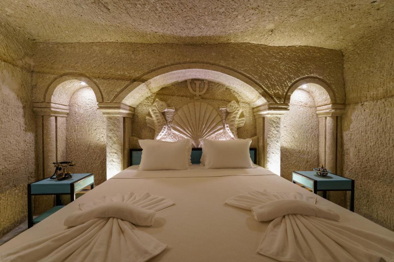 The Niche Cave