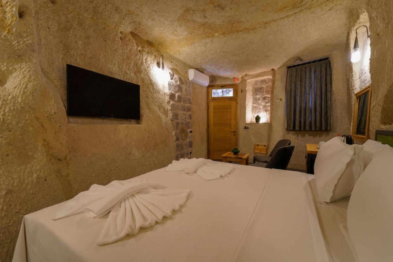 The Niche Cave *