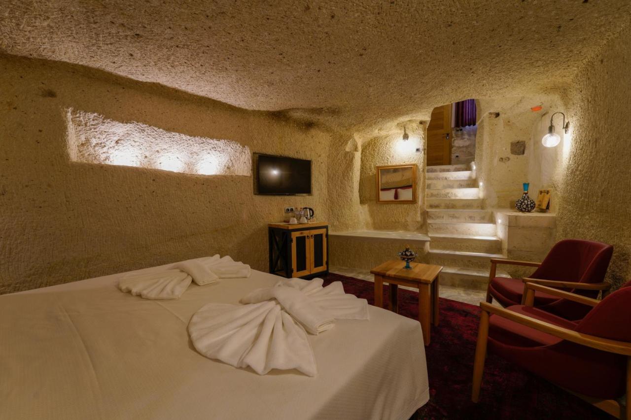 The Niche Cave *