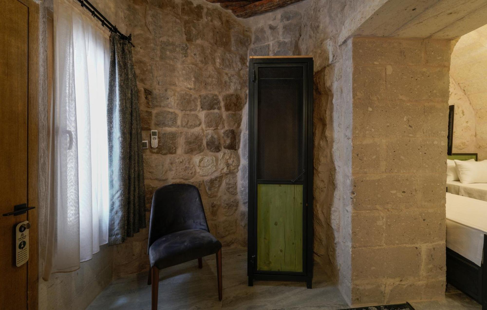 The Niche Cave *