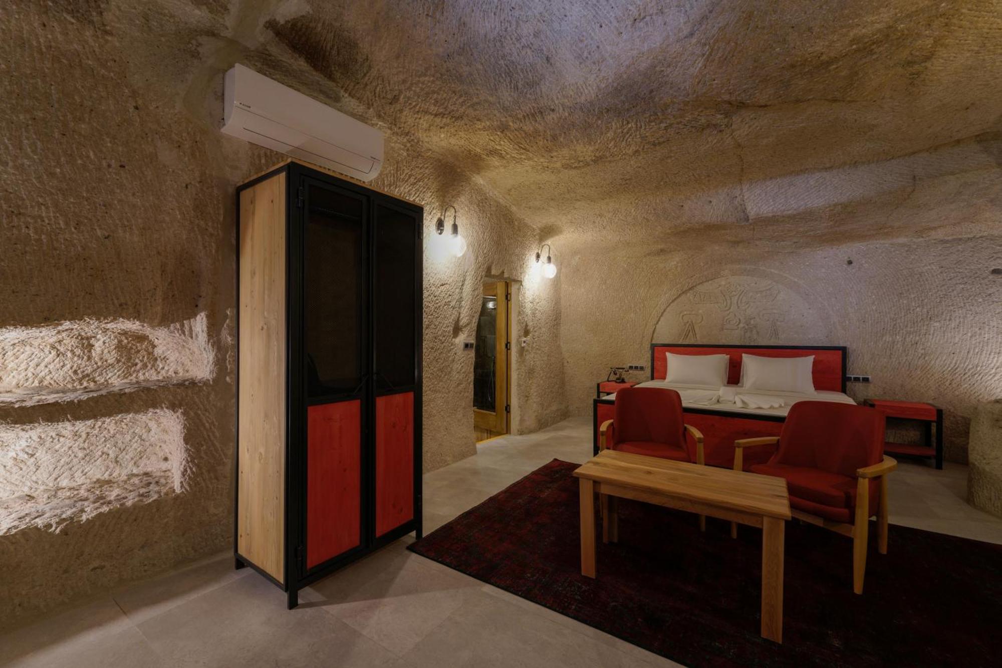 The Niche Cave *