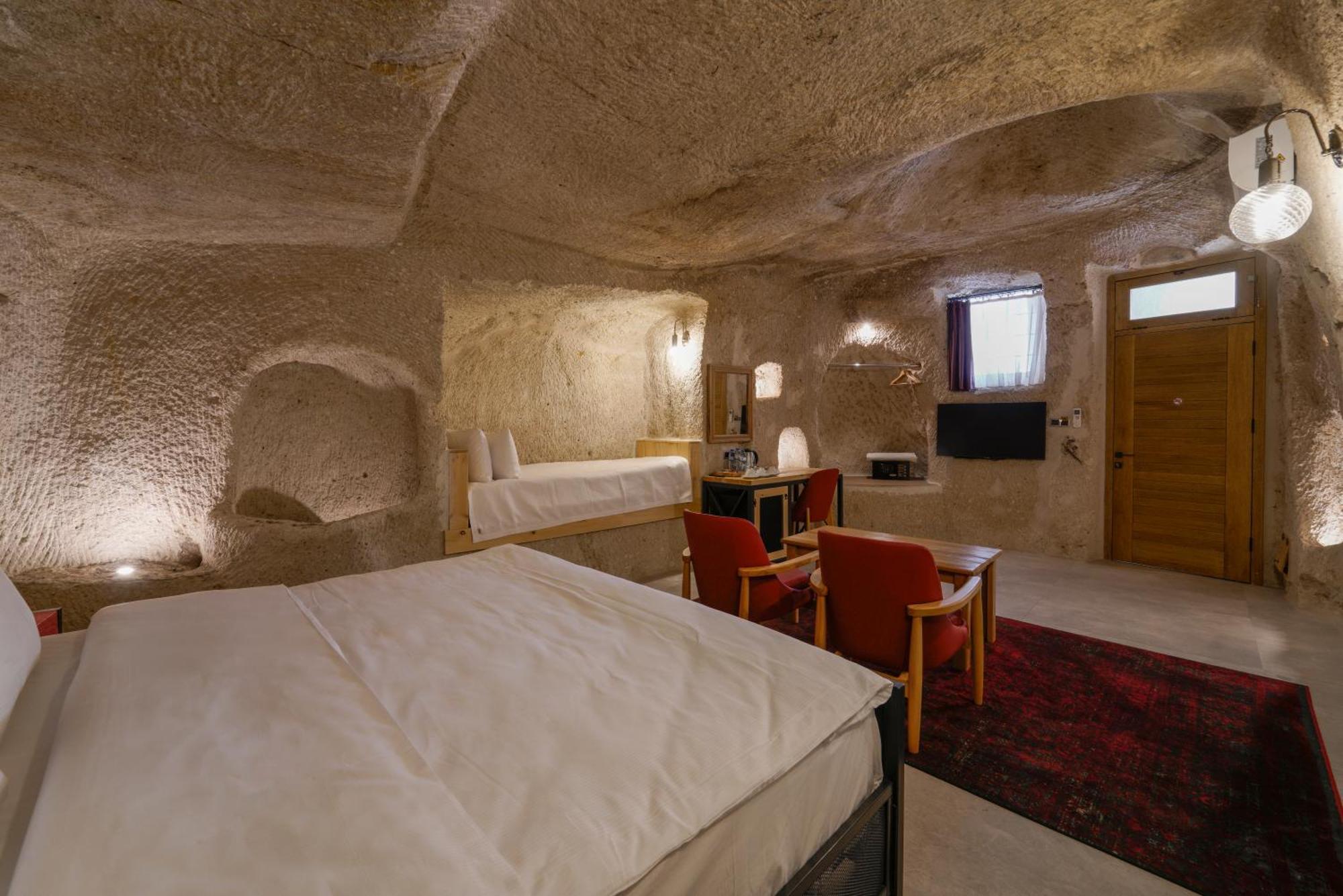 The Niche Cave